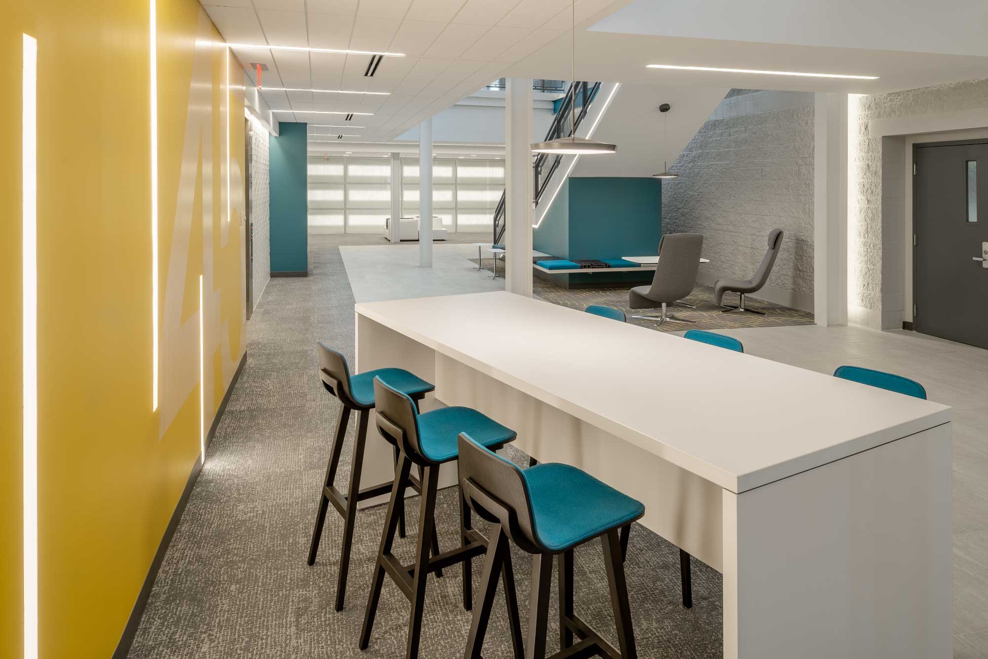 45-Network-Drive-Corporate-Office-Design_P9