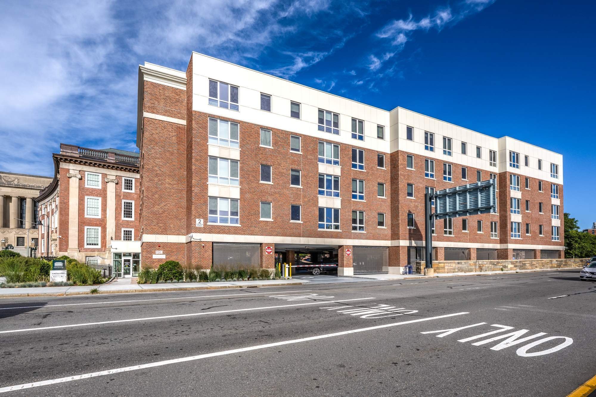 Side Exterior Residences on Lincon Square_Worcester