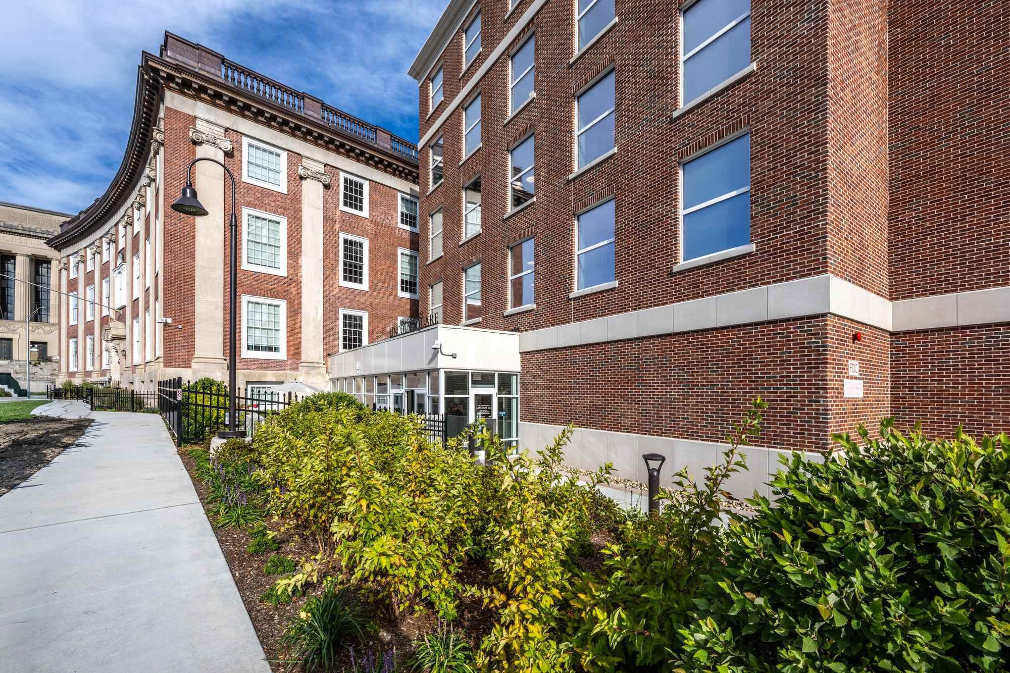 Exterior Residences on Lincon Square_Worcester