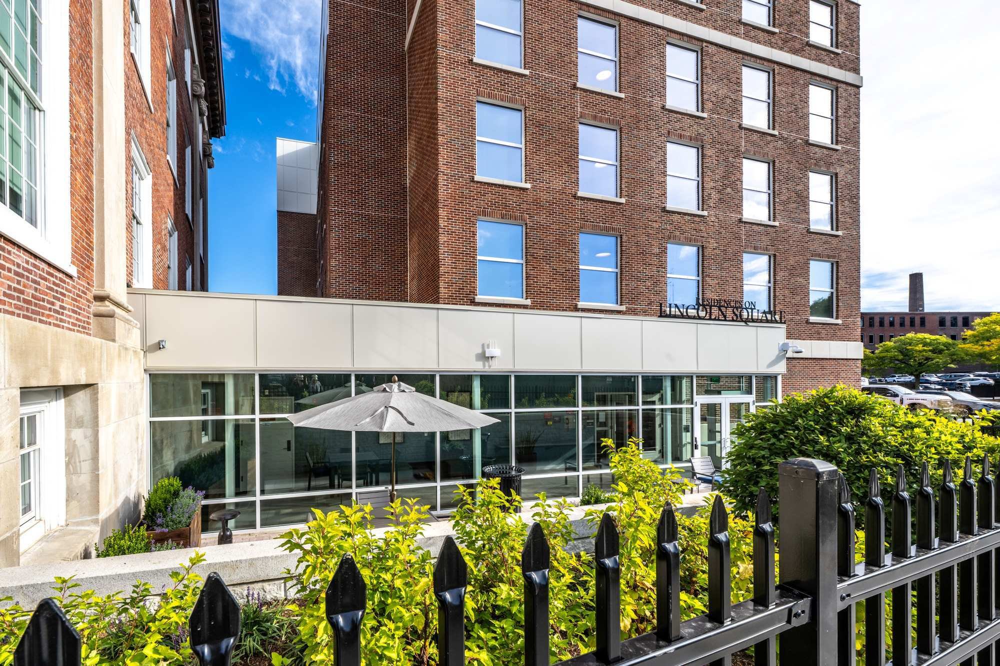 Exterior Residences on Lincon Square_Worcester