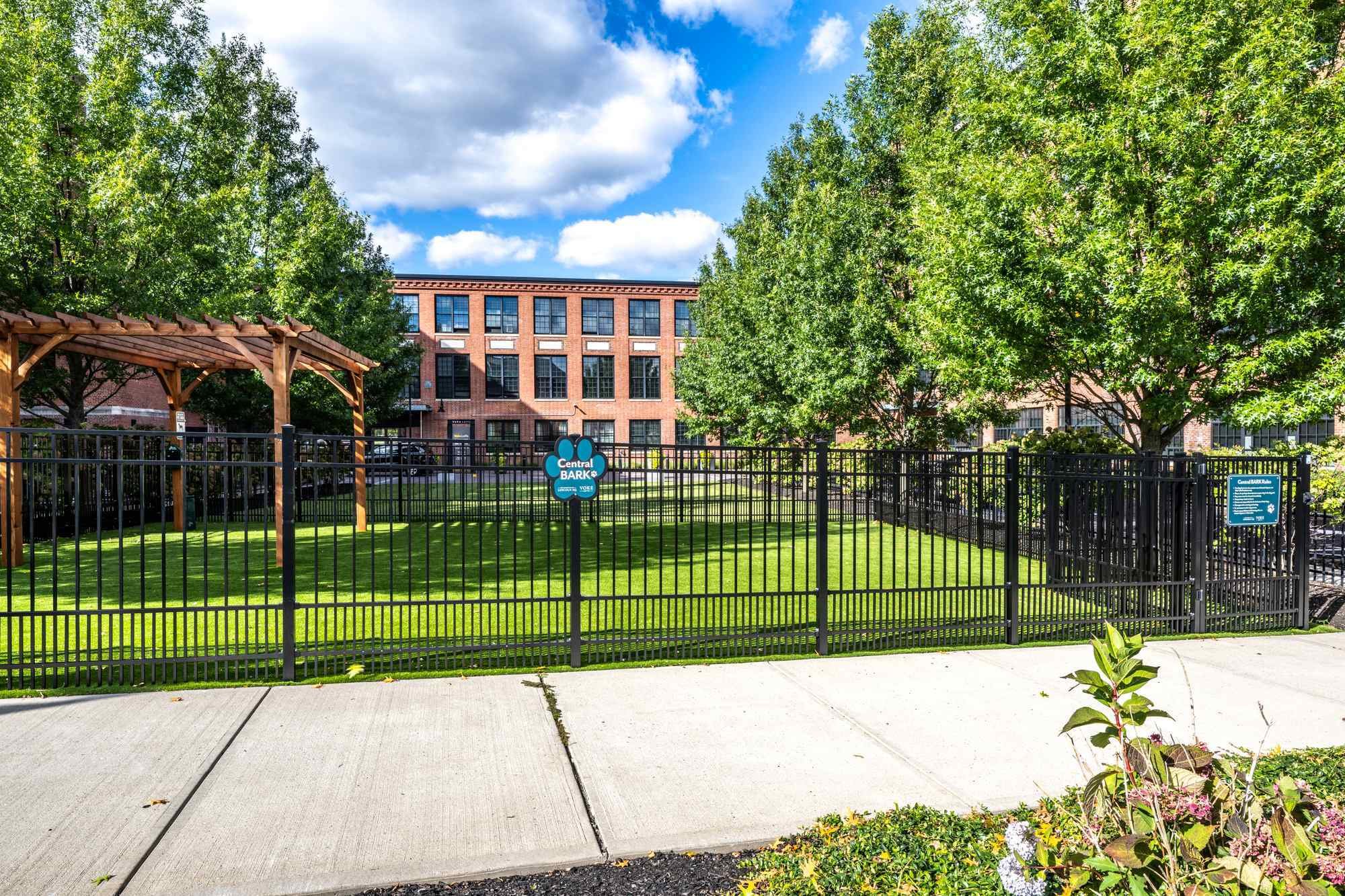 Dog Park_Residences_On_Lincoln_Square_Apartments_Worcester_sm