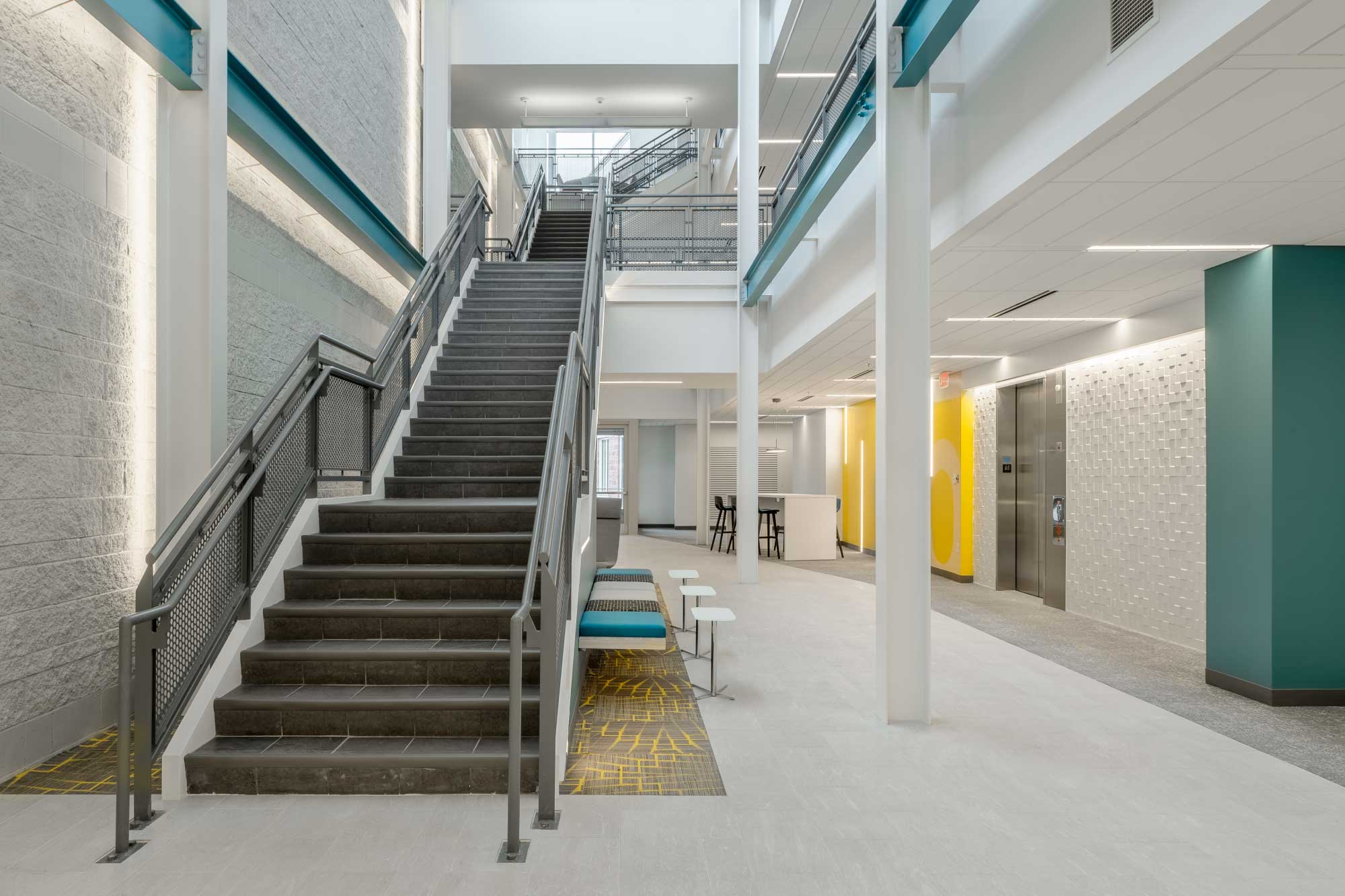 45-Network-Drive-Corporate-Office-Design_P2