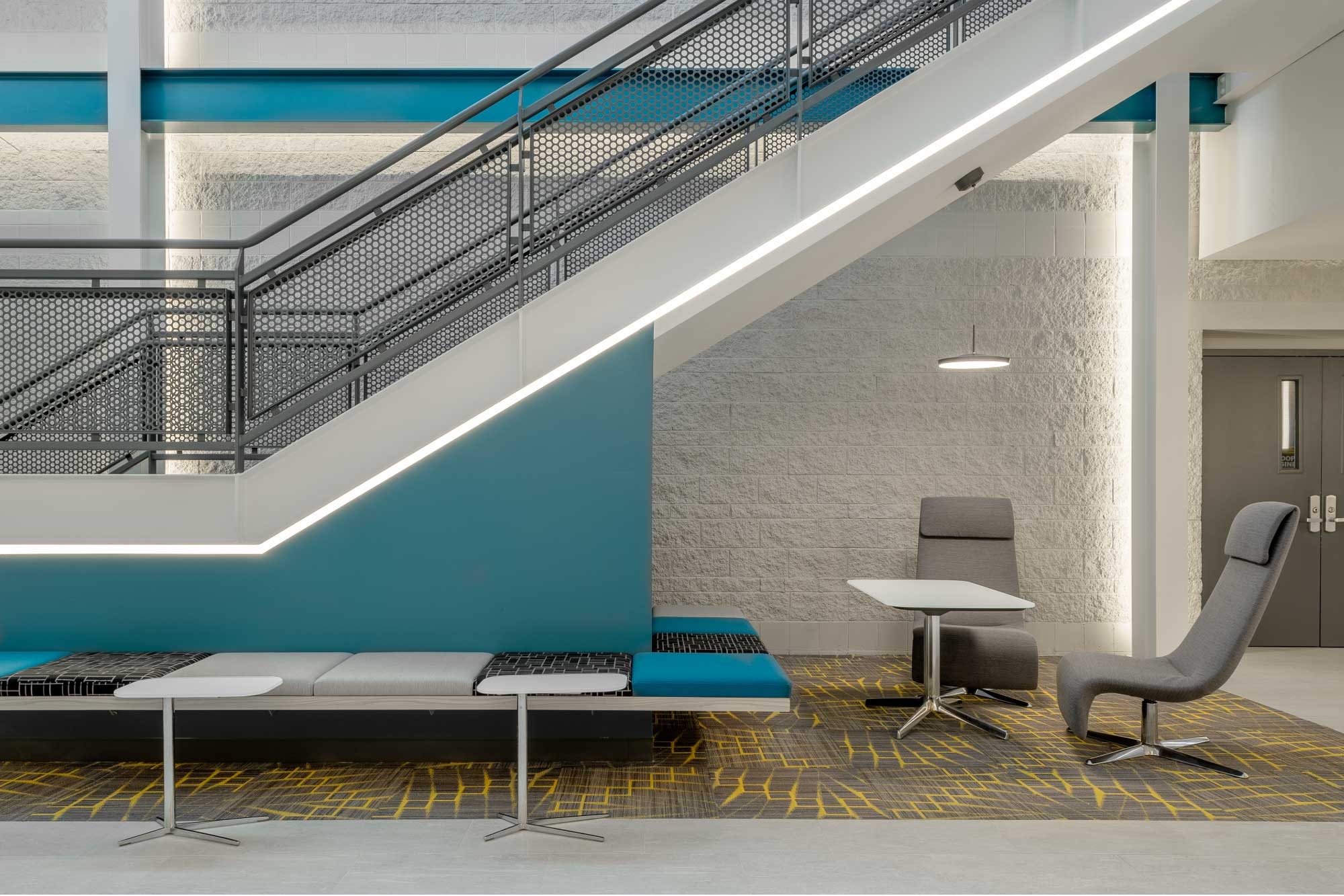 45-Network-Drive-Corporate-Office-Design_P5